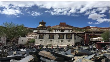 Tibet – Land Of Lamas & Lament