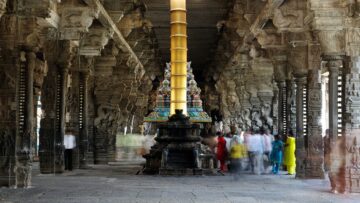 Negotiating the Śaiva Sacred Space – The Role of Devotees in the Temple