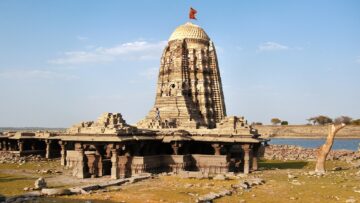 The Disappearing Temples of Bhigwan